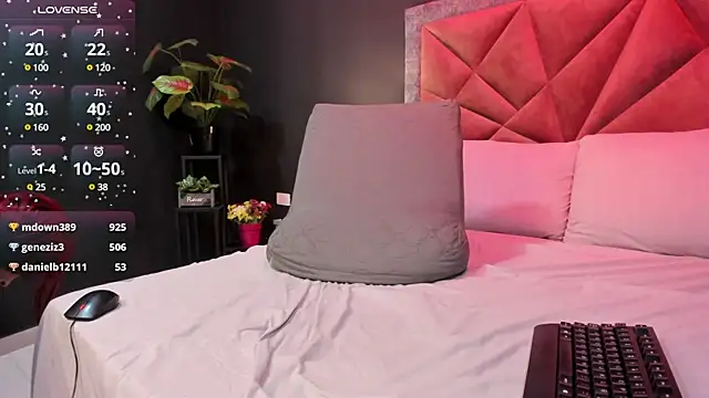 mia milff online show from February 17, 12:32 am