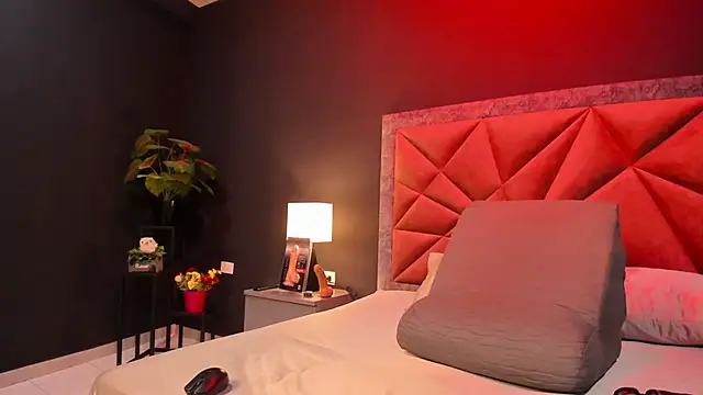 mia milff online show from December 2, 7:20 pm