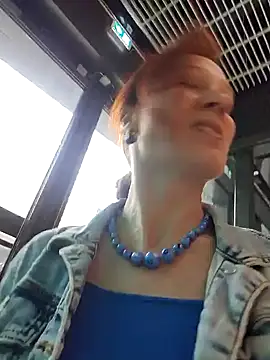 Exhibitionsplit online show from February 25, 1:06 pm