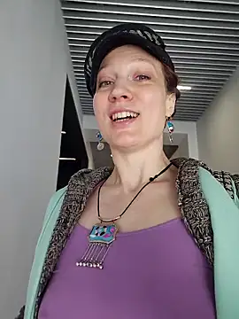 Exhibitionsplit online show from April 17, 8:06 am