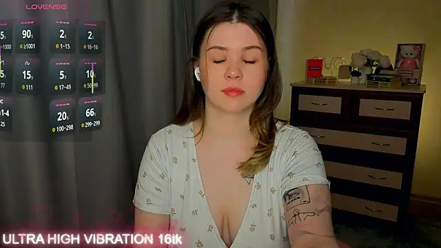 cutie mili online show from May 4, 8:32 am
