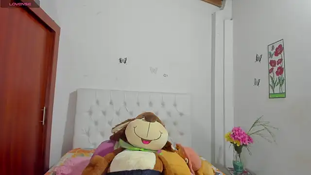 Snapshot of VenussVega chatting on June 2, 5:59 pm VenussVega online show from June 2, 5:59 pm
