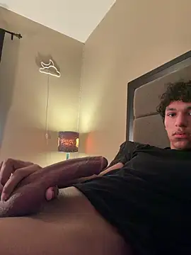 Skinnyywithbigdick online show from May 14, 9:32 pm