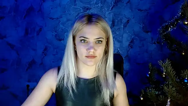 Snapshot of nika_gold1 chatting on January 14, 12:45 pm nika gold1 online show from January 14, 12:45 pm