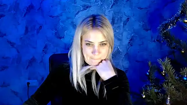 Snapshot of nika_gold1 chatting on January 14, 10:23 pm nika gold1 online show from January 14, 10:23 pm