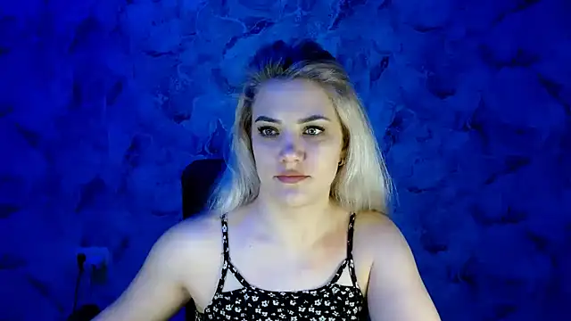 Snapshot of nika_gold1 chatting on February 8, 6:12 pm nika gold1 online show from February 8, 6:12 pm