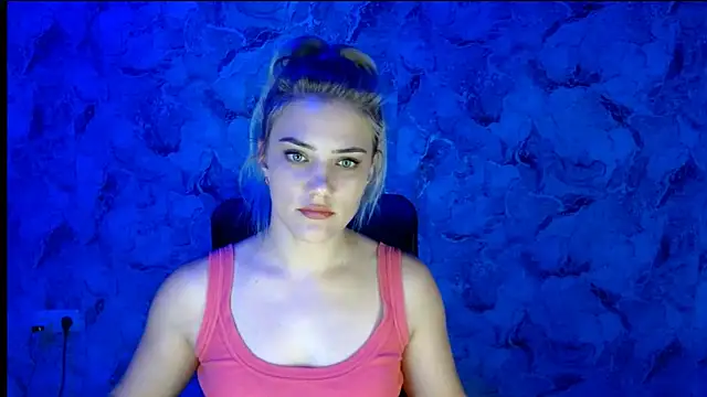 Snapshot of nika_gold1 chatting on September 26, 6:56 pm nika gold1 online show from September 26, 6:56 pm