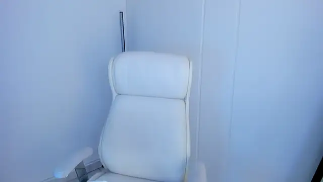 dominique21  online show from October 30, 11:49 pm