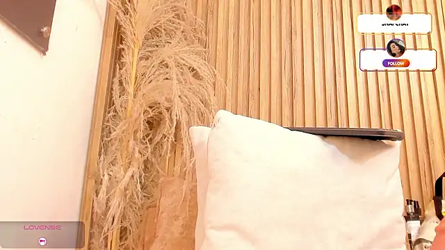 sofhiaa adaams online show from March 4, 11:00 pm