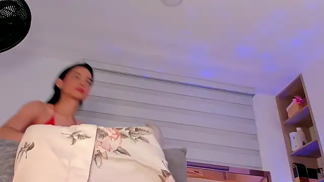 Snapshot of violetta-brown1 chatting on December 10, 2:05 am violetta-brown1 online show from December 10, 2:05 am