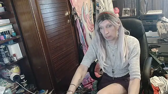 Ombeline1 online show from April 14, 12:44 pm