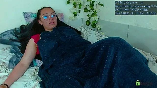 Hot Candy  online show from May 12, 3:03 am