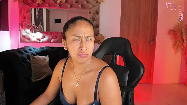 Snapshot of AmelyaMann chatting on April 30, 12:44 pm AmelyaMann online show from April 30, 12:44 pm