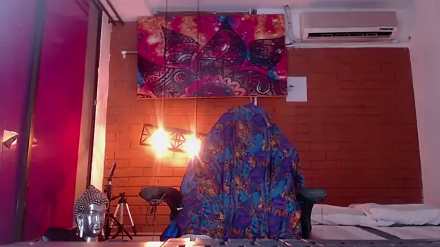 Snapshot of Khatalina_hott chatting on January 18, 5:10 am Khatalina hott online show from January 18, 5:10 am