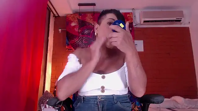 Snapshot of Khatalina_hott chatting on January 21, 2:11 am Khatalina hott online show from January 21, 2:11 am