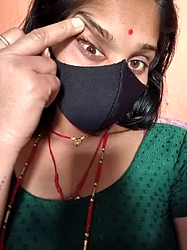 Snapshot of Hi_Radhika chatting on February 22, 9:01 am Hi Radhika online show from February 22, 9:01 am