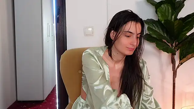 NinaCrystal1 online show from March 18, 8:50 am