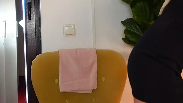 NinaCrystal1 online show from April 10, 7:46 am