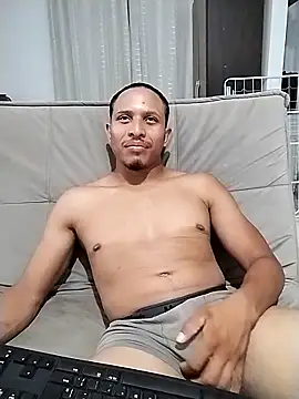 Piroca doce18 online show from December 27, 4:04 am