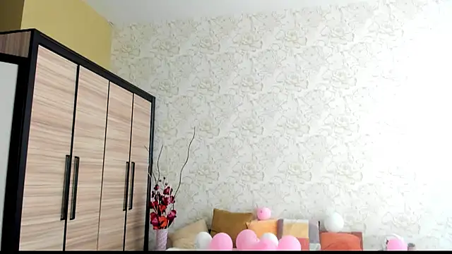 JulisSweet online show from March 8, 10:32 am