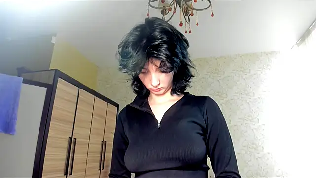 JulisSweet online show from March 13, 1:40 pm