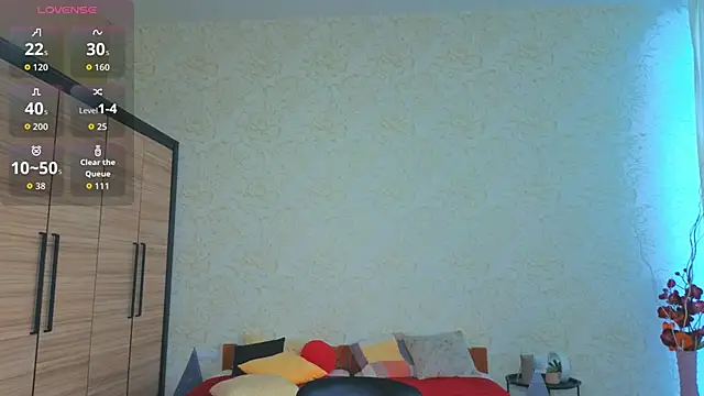 JulisSweet online show from February 14, 8:00 am