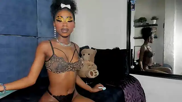 Snapshot of Ebonydollxx chatting on February 27, 11:27 pm Ebonydollxx online show from February 27, 11:27 pm