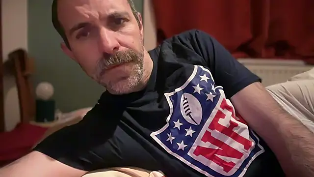 Snapshot of Brianjonest chatting on February 8, 9:07 pm Brianjonest online show from February 8, 9:07 pm