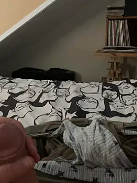 LivingLegend1978 online show from April 4, 1:30 pm