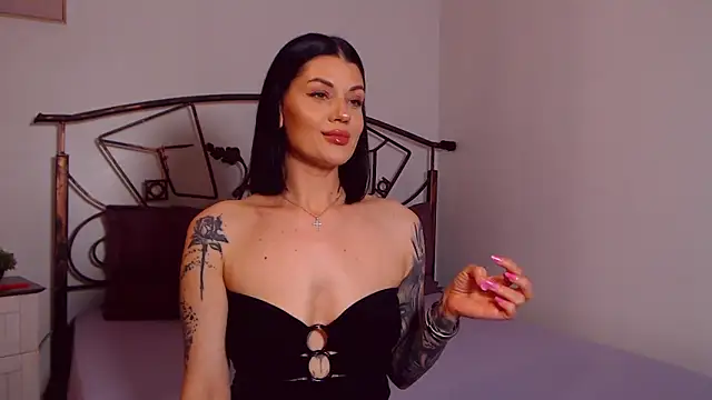 Snapshot of YvonneEverlee chatting on May 20, 7:31 pm YvonneEverlee online show from May 20, 7:31 pm