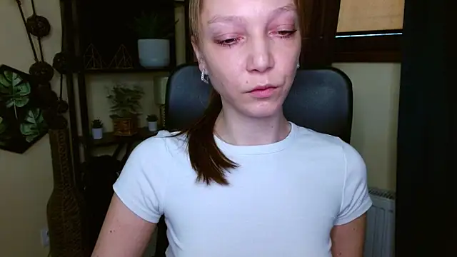 EmillyPlay online show from March 7, 7:38 am