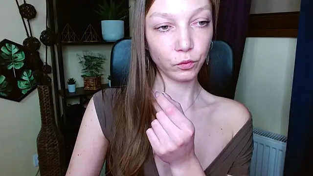 EmillyPlay online show from March 25, 6:36 pm