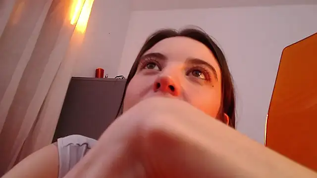 Snapshot of licoricepizza chatting on December 1, 7:36 pm licoricepizza online show from December 1, 7:36 pm