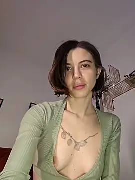 Snapshot of licoricepizza chatting on December 7, 9:44 pm licoricepizza online show from December 7, 9:44 pm