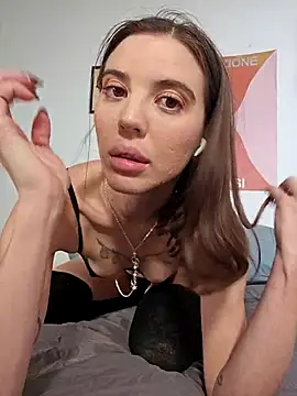 Snapshot of licoricepizza chatting on October 13, 9:53 am licoricepizza online show from October 13, 9:53 am