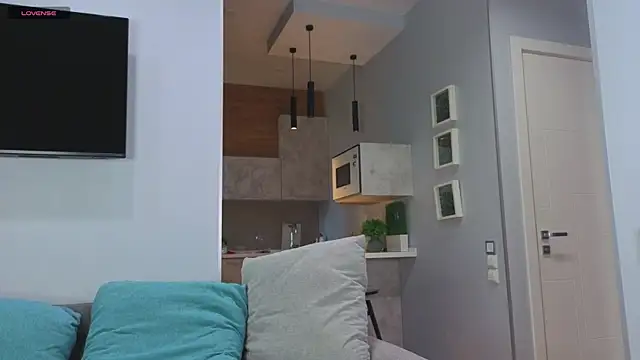 DonnaBurkee online show from April 17, 4:15 am