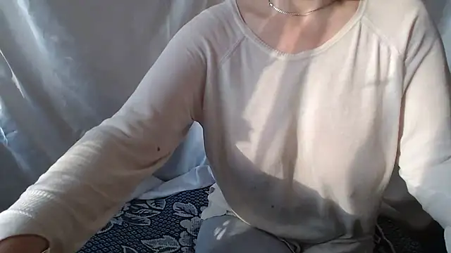 Burberrry  online show from May 20, 4:13 pm