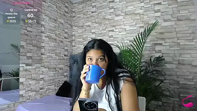 Snapshot of sia_cavad chatting on February 6, 2:37 pm sia cavad online show from February 6, 2:37 pm