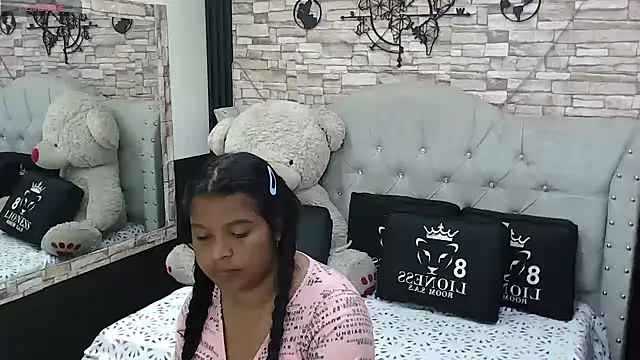 Snapshot of sia_cavad chatting on February 19, 12:33 pm sia cavad online show from February 19, 12:33 pm