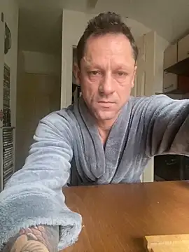 Snapshot of Yourhotboy_42 chatting on February 4, 2:21 pm Yourhotboy 42 online show from February 4, 2:21 pm