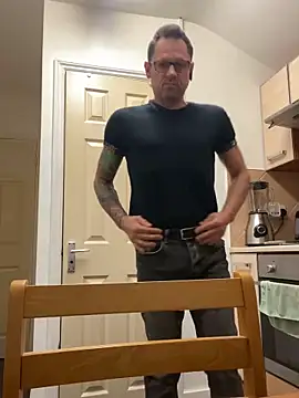 Snapshot of Yourhotboy_42 chatting on February 6, 9:06 pm Yourhotboy 42 online show from February 6, 9:06 pm