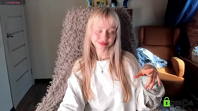 Snapshot of MalenaErnman chatting on May 17, 10:22 am MalenaErnman online show from May 17, 10:22 am