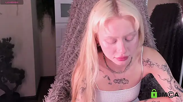 Snapshot of MalenaErnman chatting on June 20, 10:51 am MalenaErnman online show from June 20, 10:51 am
