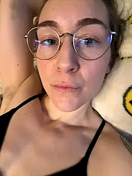 Snapshot of ketarisenup chatting on September 11, 12:00 am ketarisenup online show from September 11, 12:00 am