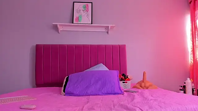 alexa pariss online show from February 9, 7:40 pm