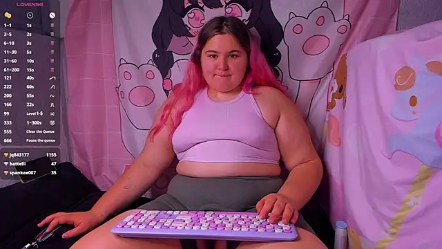 Snapshot of Freakcute_ chatting on December 8, 8:15 pm Freakcute online show from December 8, 8:15 pm