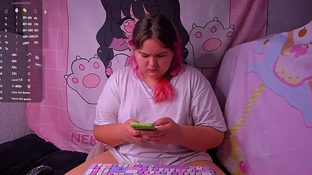 Snapshot of Freakcute_ chatting on December 9, 1:45 pm Freakcute online show from December 9, 1:45 pm