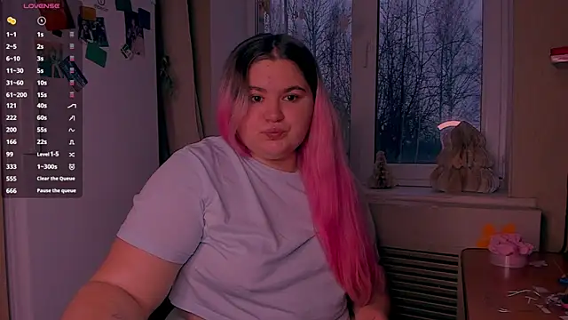 Snapshot of Freakcute_ chatting on December 26, 1:32 pm Freakcute online show from December 26, 1:32 pm