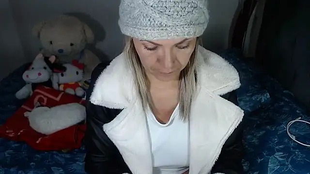 Chantal hott online show from February 6, 1:32 am