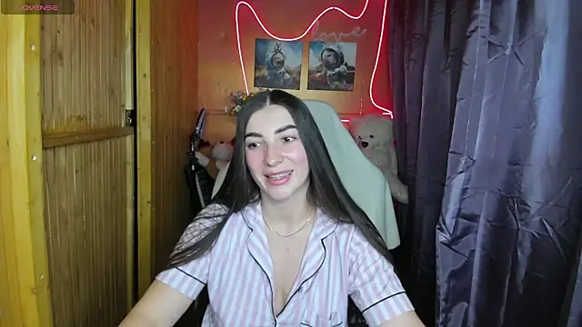 Snapshot of Fiery_Brunette_ chatting on January 23, 5:21 pm Fiery Brunette online show from January 23, 5:21 pm